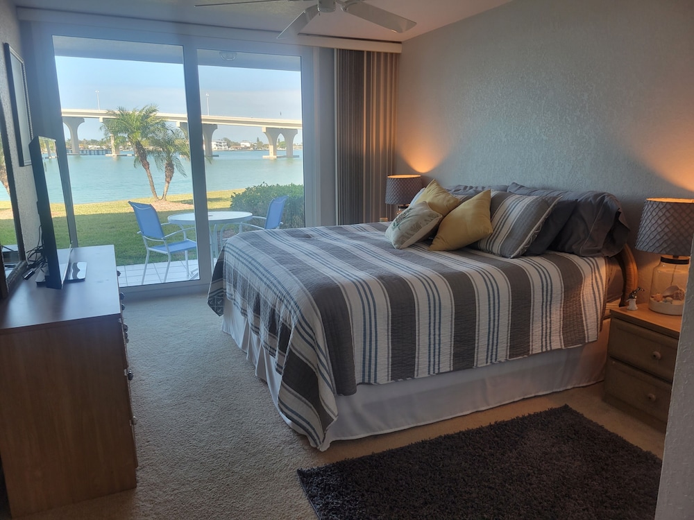Modern, Renovated Waterfront Condo on Beautiful Boca Ciega Bay! St