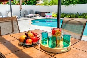 Alberca al aire libre y alberca climatizada