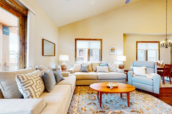 TV, fireplace, table tennis, books