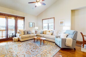 TV, fireplace, table tennis, books