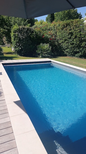 Outdoor pool, a heated pool - Bastide d'Exception 18ᵉ - Heated Pool  in the heart of the Luberon (Robion)