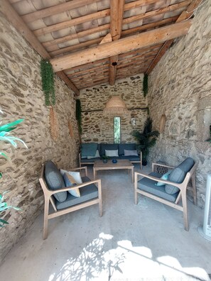 Terrace/patio - Bastide d'Exception 18ᵉ - Heated Pool  in the heart of the Luberon (Robion)