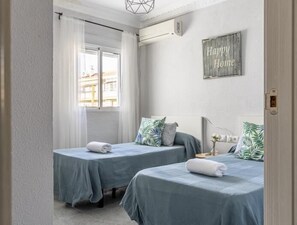 2 chambres, fer et planche à repasser, accès Internet