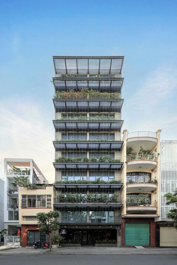 Building design - TRIPLE E HOTEL Metro Ben Thanh (Ho Chi Minh City)
