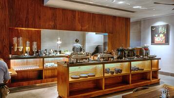 Daily buffet breakfast (VND 200000 per person)