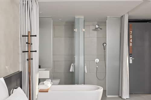 Shower, rainfall showerhead, free toiletries, hair dryer