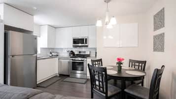 Fridge, microwave, oven, coffee/tea maker