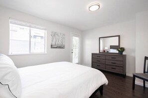 2 makuuhuonetta, työpöytä, Wi-Fi