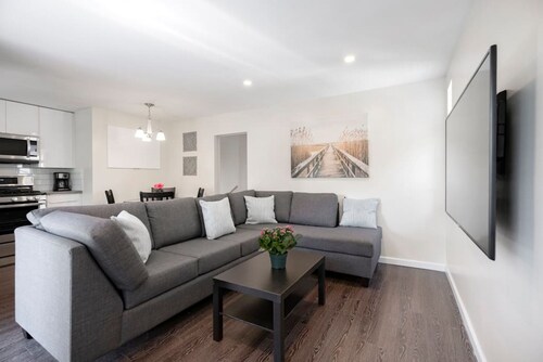 Newly Reno`d 2 bdrm Kitsilano  Centrally Located