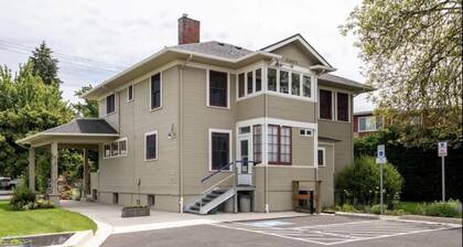 5 Bedroom Historic Home w/ Gated Parking