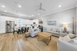 Smart TV, offices - The Salty Stay (Miramar Beach)