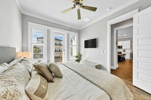 4 bedrooms, iron/ironing board, free WiFi, bed sheets - The Salty Stay (Miramar Beach)