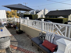 Outdoor dining - Relaxing Mission Hills Cottage with Great Views (San Diego)