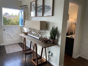 Interior - Relaxing Mission Hills Cottage with Great Views (San Diego)