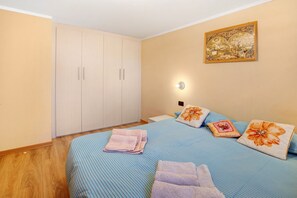 1 bedroom, free WiFi, bed sheets