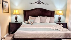 6 bedrooms, desk, travel crib, WiFi