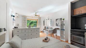 Iron/ironing board, free WiFi, bed sheets