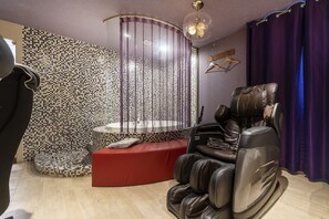 Decoración personalizada, muebles diferentes y escritorio 