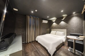 Real OTT Room | Individually decorated, individually furnished, desk, soundproofing - HOTEL LARIA (Suwon)