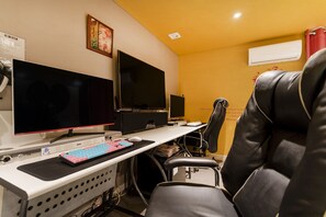 Suite (Couple PC) | Individually decorated, individually furnished, desk, soundproofing - HOTEL LARIA (Suwon)