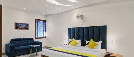 Deluxe-værelse | Skrivebord, strygejern/strygebræt