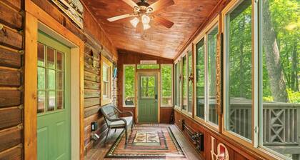 Great Location 4 minutes from Patoka Lake Entrance with Hot Tub!