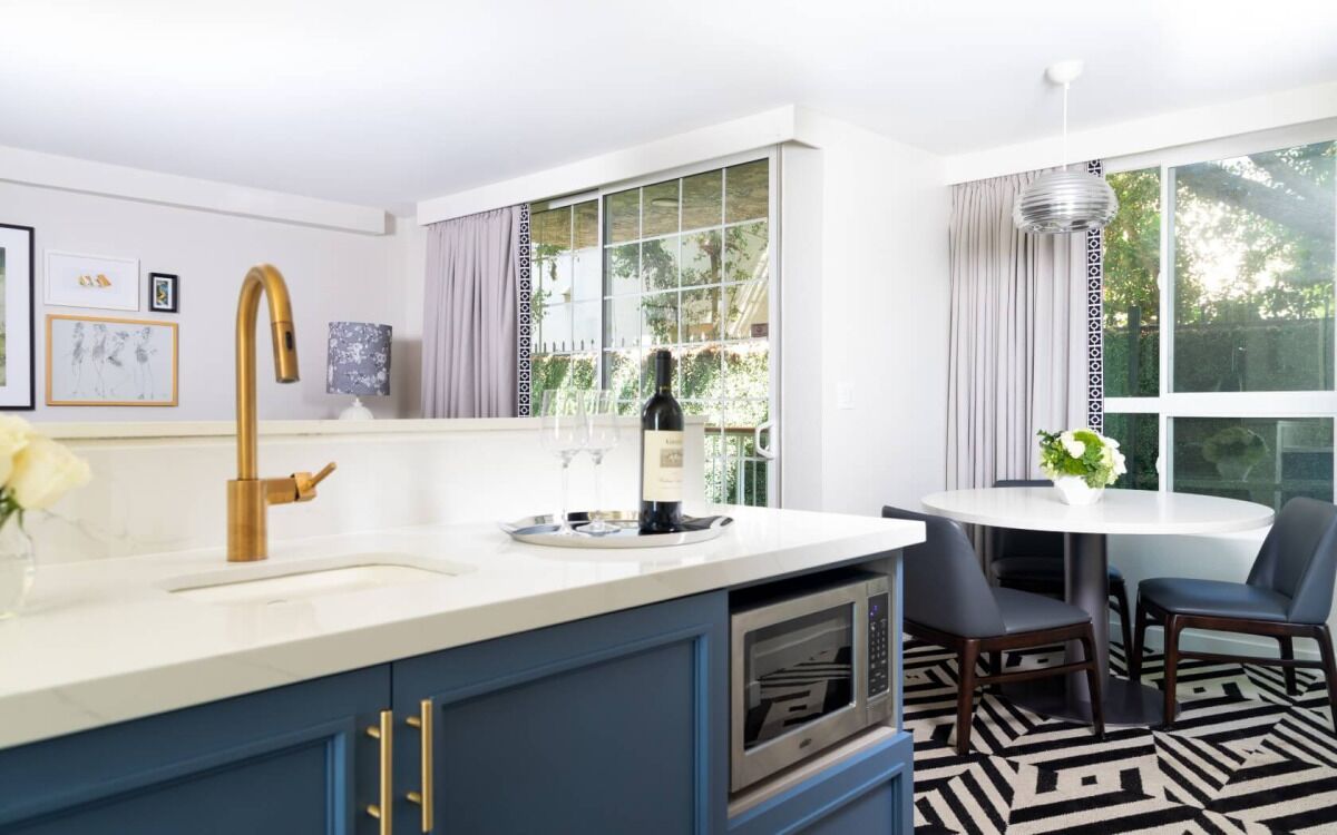 Unveil the Beauty of Los Angeles with Two-unit Suites! Rooftop Pool, Bicycling!