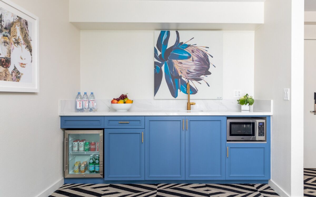 Experience a Luxurious Stay with 3 Modern Units! Rooftop Pool, Pet-friendly!