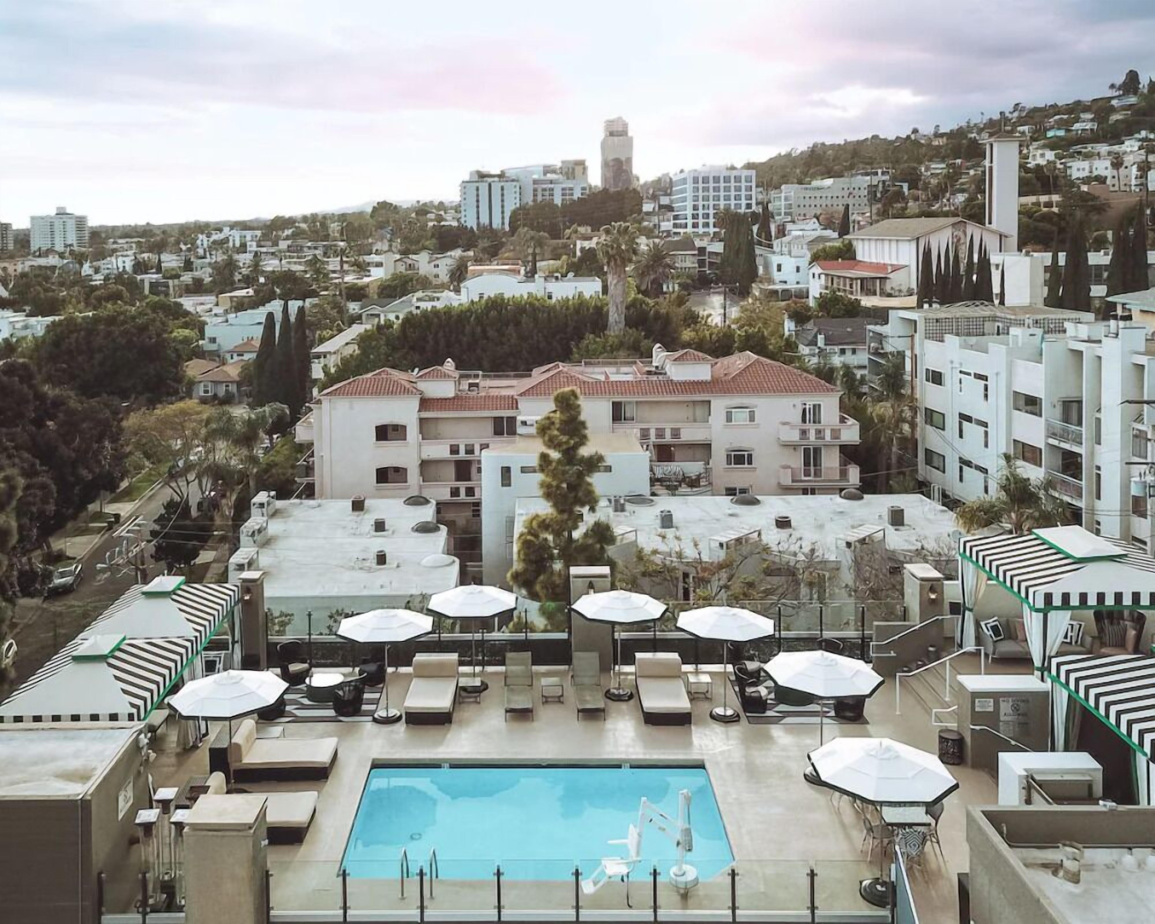 Rediscover Old Hollywood in Three Luxurious Suite! Rooftop Pool, Pet-friendly!