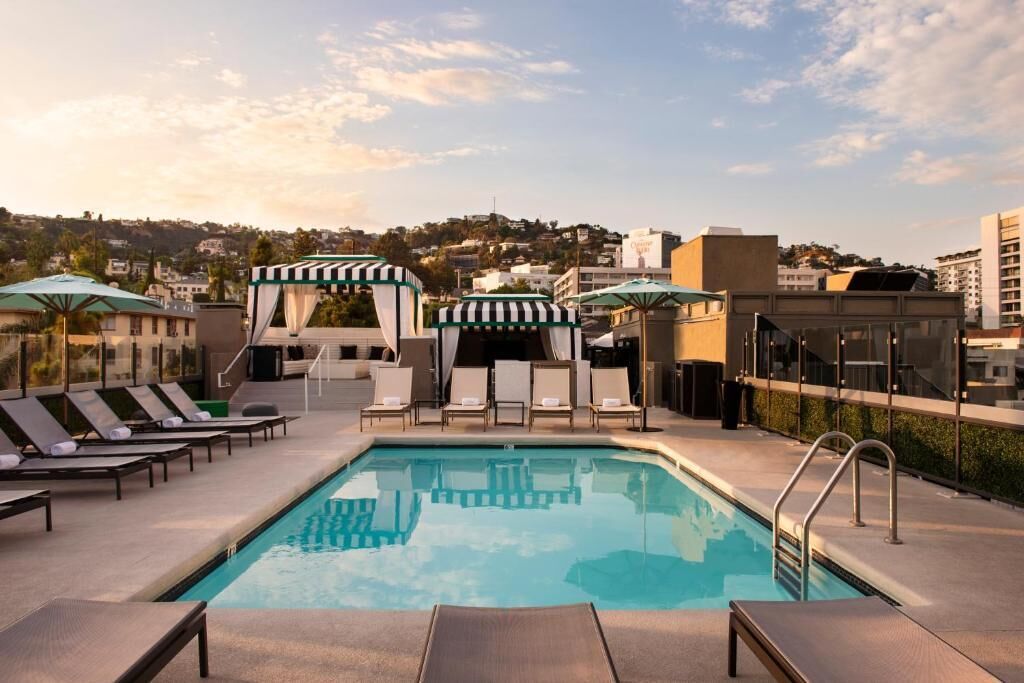 Appreciate the Beauty of Hollywood at an Exemplary Suite! 4 Units, Rooftop Pool!