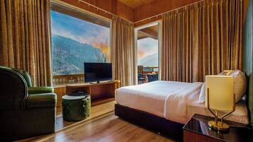 Room | Premium bedding, individually decorated, individually furnished