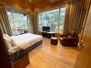 Suite Familiale, 1 trĂšs grand lit, vue montagne | Vue de la chambre