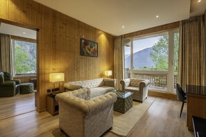 42-inch Smart TV with satellite channels, TV, fireplace - Palchan Hotel & Spa, a member of Radisson Individuals (Manali)