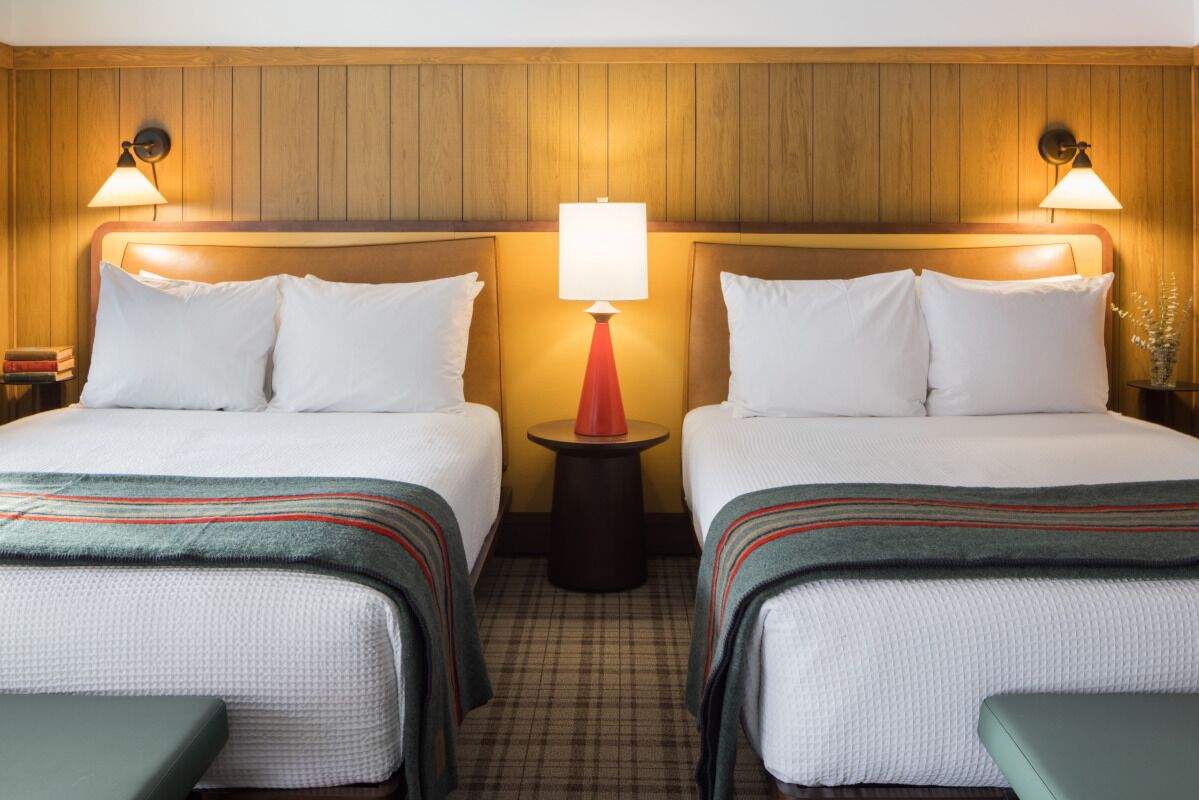 Just What You Were Looking For! Onsite Pool, Free Parking, Pets Allowed