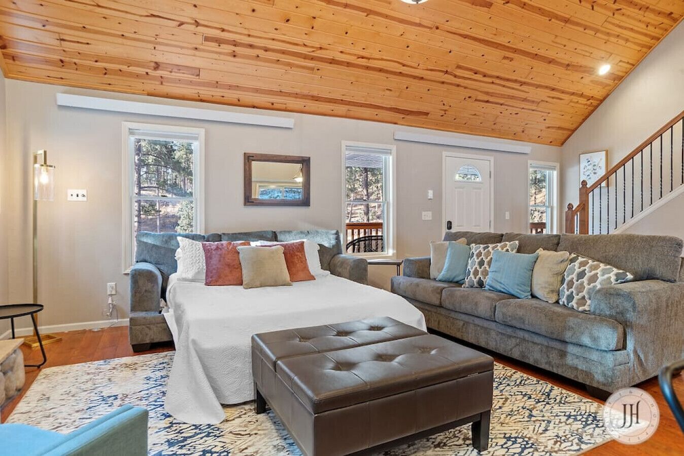 TV connectée, cheminée, jeux vidéo, table de tennis de table