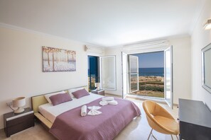 4 bedrooms, iron/ironing board, free Internet, bed sheets
