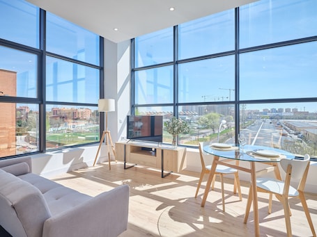 Smart TV 43-inci dengan saluran TV kabel dan TV