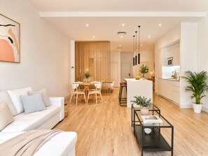 Premium bedding, down comforters, memory foam beds - Paseo Suites Hotel (Madrid)