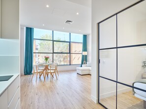 Premium Apartment | Living area | 43-inch Smart TV with cable channels, TV - Paseo Suites Hotel (Madrid)
