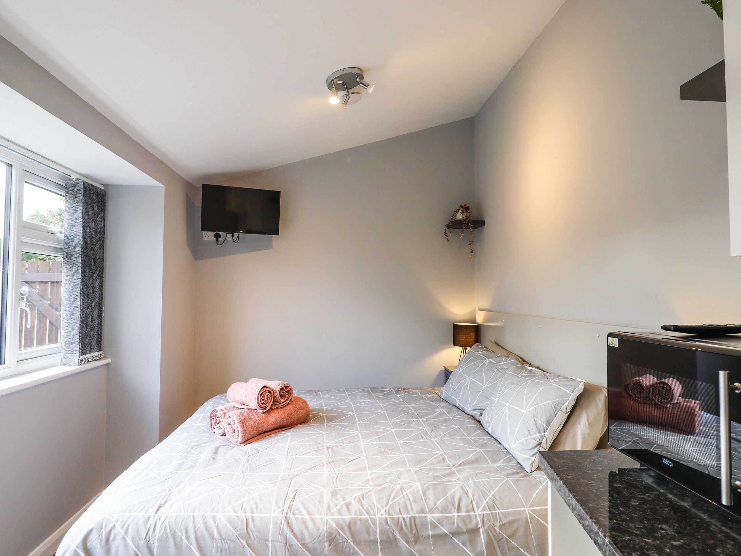 1 bedroom, individually decorated, individually furnished, free WiFi