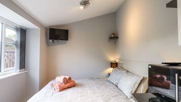 1 bedroom, individually decorated, individually furnished, free WiFi