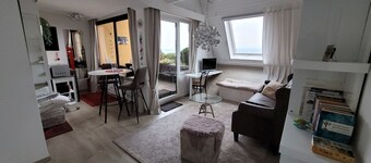 Cozy lake view apartment for two!