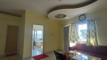 40-inch Smart TV with digital channels, TV