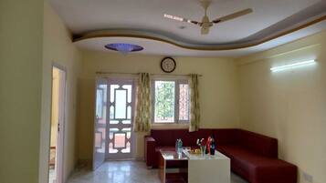 40-inch Smart TV with digital channels, TV