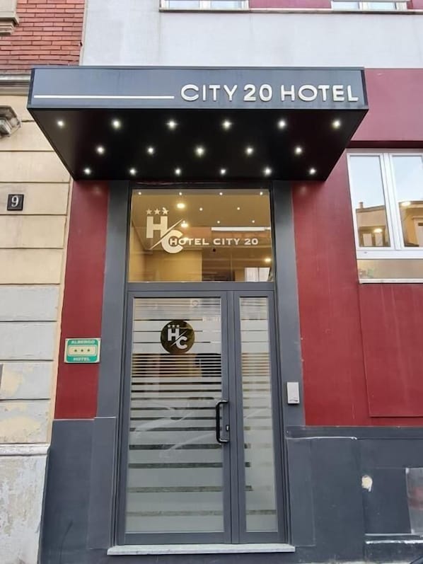Front of property - Hotel City 20 (Milan)