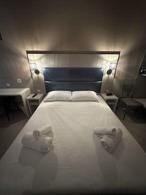 Superior Double or Twin Room | In-room safe, desk, blackout drapes, free WiFi - Hotel City 20 (Milan)