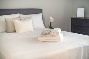 2 bedrooms, desk, iron/ironing board, free WiFi - Classic Athenean Apartment at Acropolis Museum & Metro (Athens)