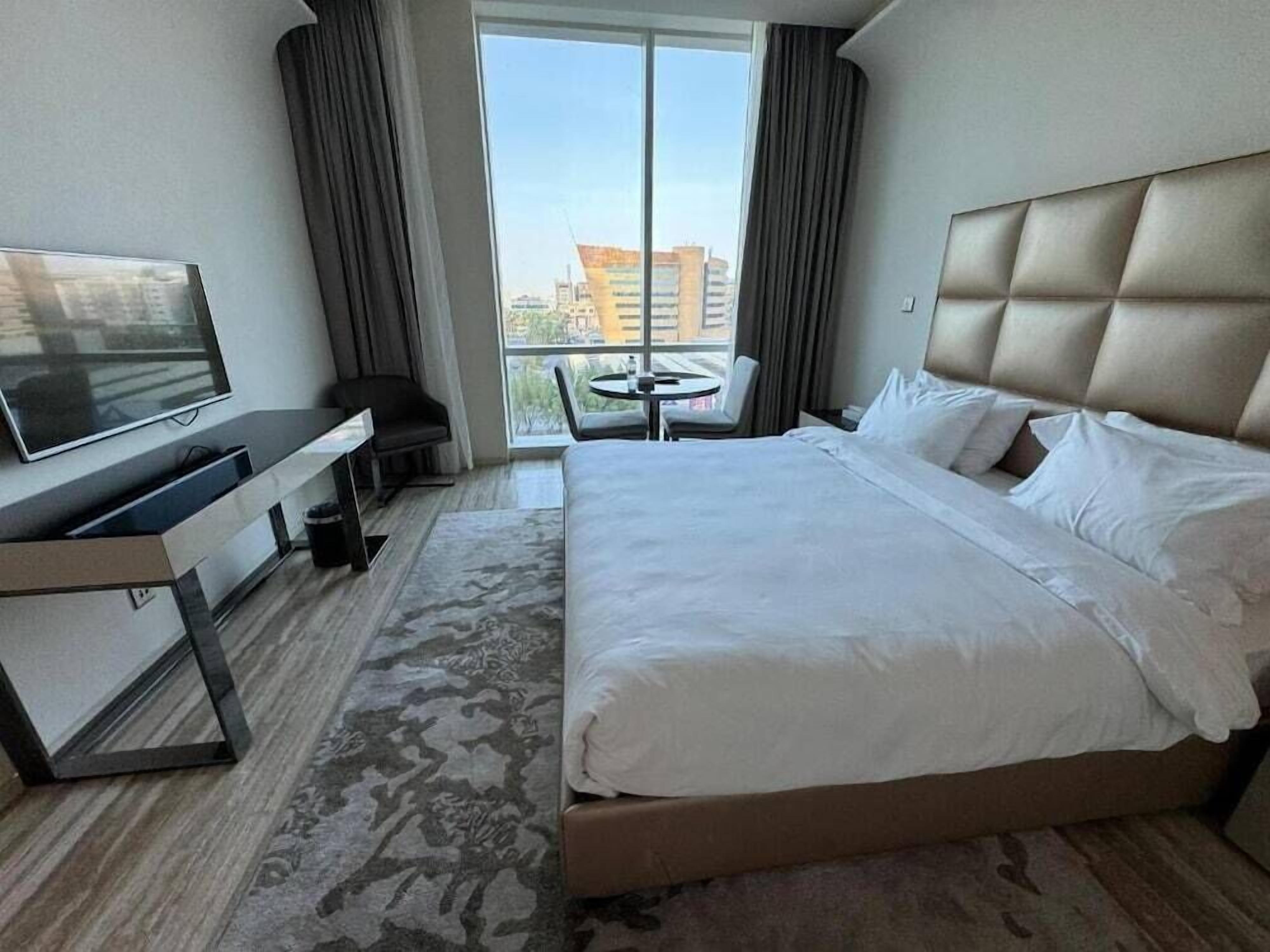 In-room safe, soundproofing, iron/ironing board, free WiFi