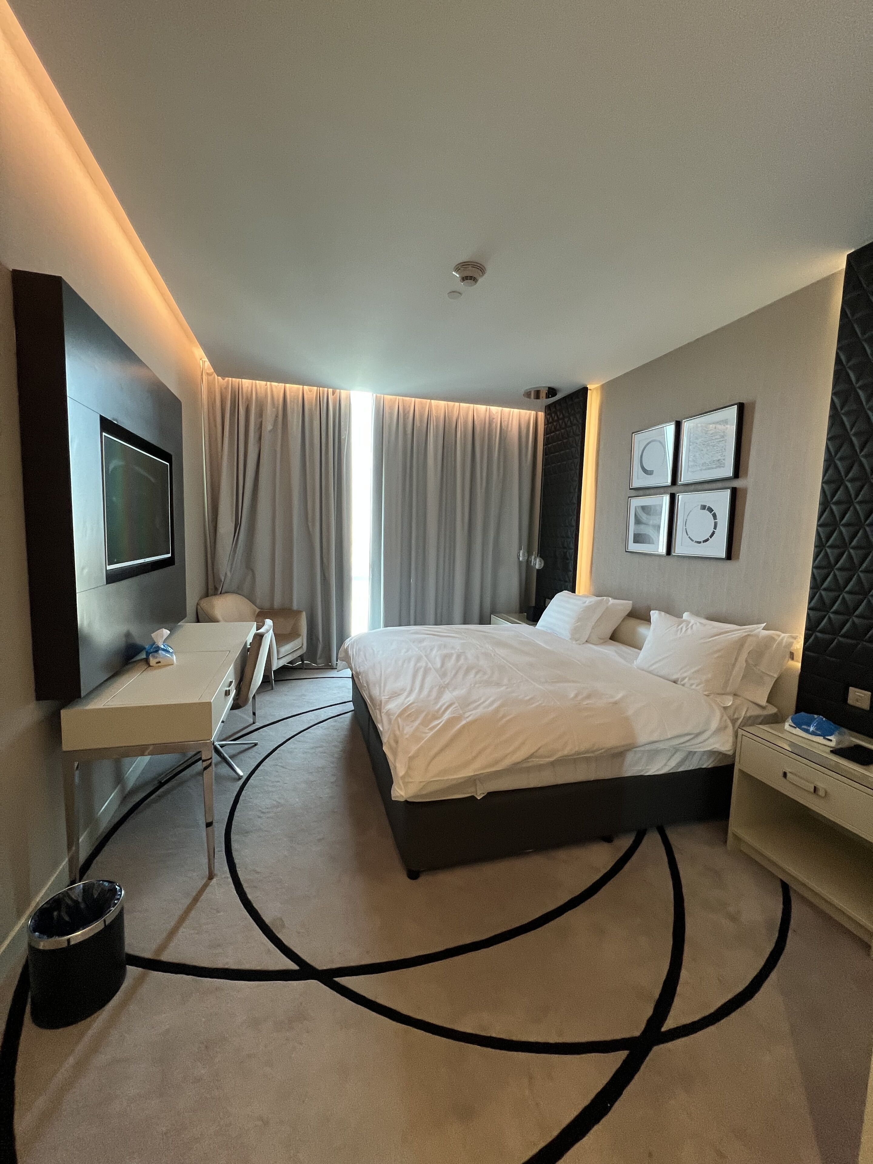 In-room safe, soundproofing, iron/ironing board, free WiFi