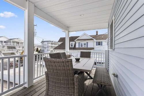 2 Bedroom Condo Only Steps to the Beach!